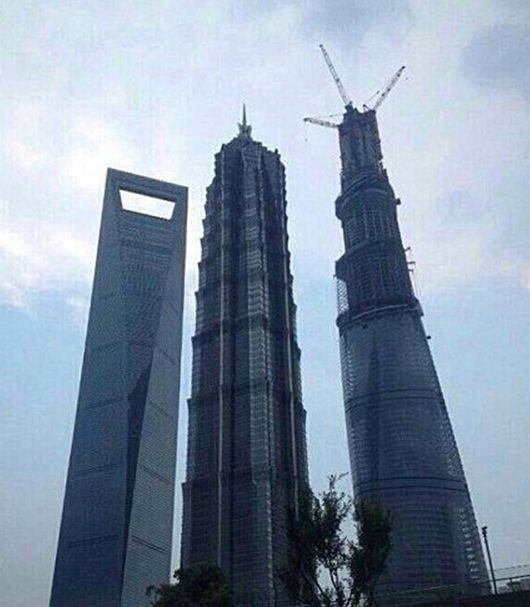 上海滩现三神器高楼:注射器