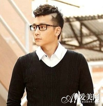 导语:当下韩式发型侵占了发型的主流,男生的发型也是各有风格,每个人也都想拥有适合自己的发型。你想拥有一款适合自己的韩式发型吗?下面就跟随小编一起看下韩国一直受众人追捧的小清新显气质发型吧,一定会有你的菜哦。