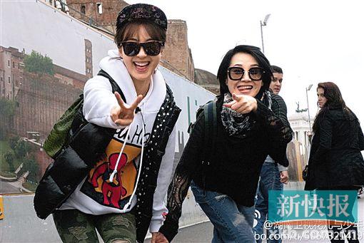 许晴(右,李菲儿做真实的自己,不在意别人怎么说.