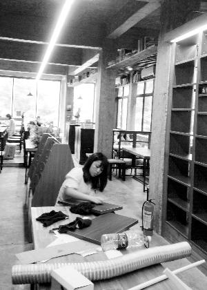 广州首家24小时书店昨试营业。信息时报记者徐敏摄