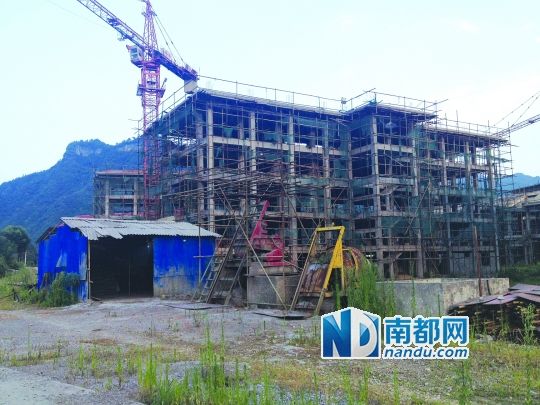 去年6月，崇新国际休闲度假村突然停工，整个特区项目由此崩盘。AⅢ02-03版摄影(除署名外)：南都记者刘洋