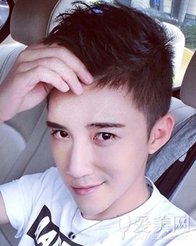 魅力学长必杀技 稳重帅气<em>男学生发型</em>|男学生|帅