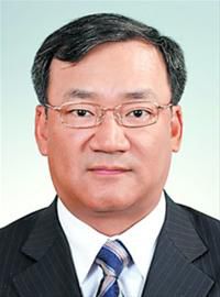 沈晓初，男，1962年1月出生，汉族，浙江海宁人，中共党员，1985年7月参加工作，大学，医学学士，法学学士，法学学士，副教授。