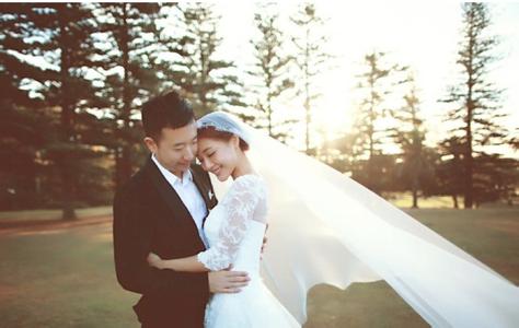 邓家佳去年在澳洲举行婚礼