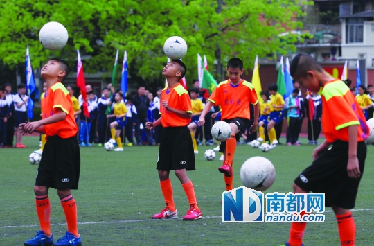 广州市副市长:足球踢得好 中高考也不会加分_