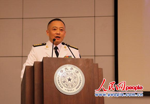 海军辽宁舰舰长张铮在清华大学演讲（摄影：邱越）