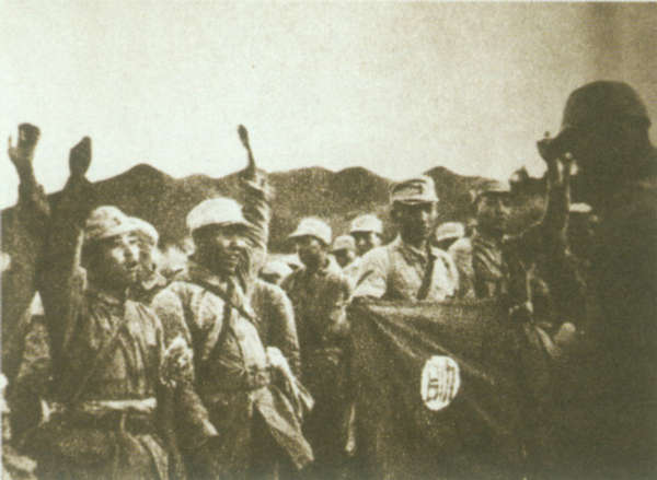 1948年5月,河北隆化战役前,战士们表示要坚决歼灭守敌,争取立功.