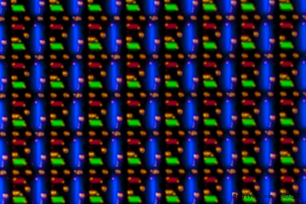 显微镜下看苹果手表的屏幕:像素排列真诡异|像