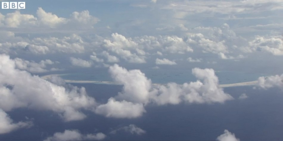 BBC记者航拍南海岛礁 不顾警告要求飞行员靠近