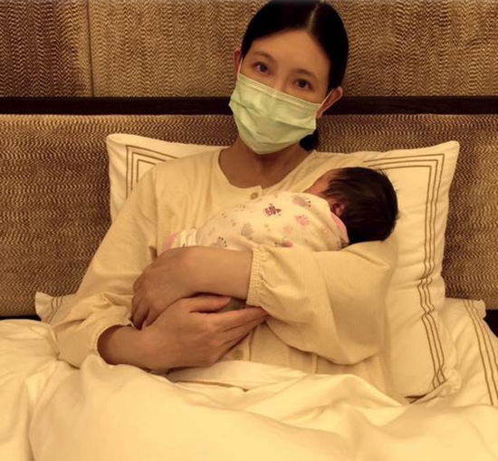 刘真剖腹产下女儿霓霓