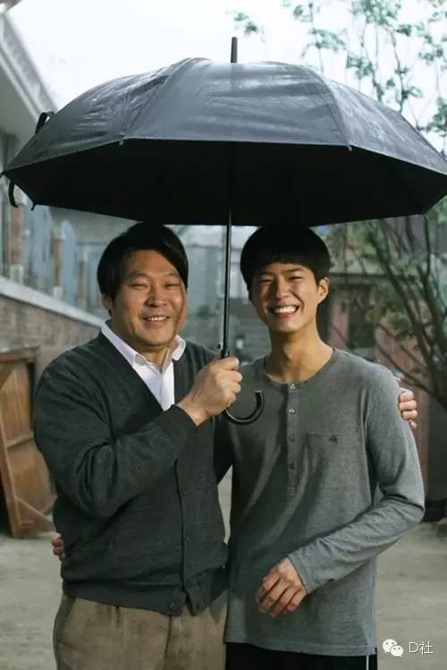 他出道后被迫替父还8亿债，正走红却宣告破产(图)