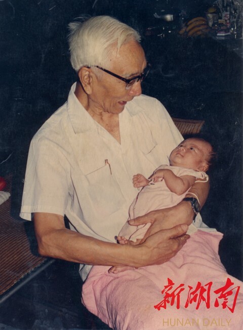 中国首例 供胚移植试管婴儿 自然怀孕生子- 供胚 