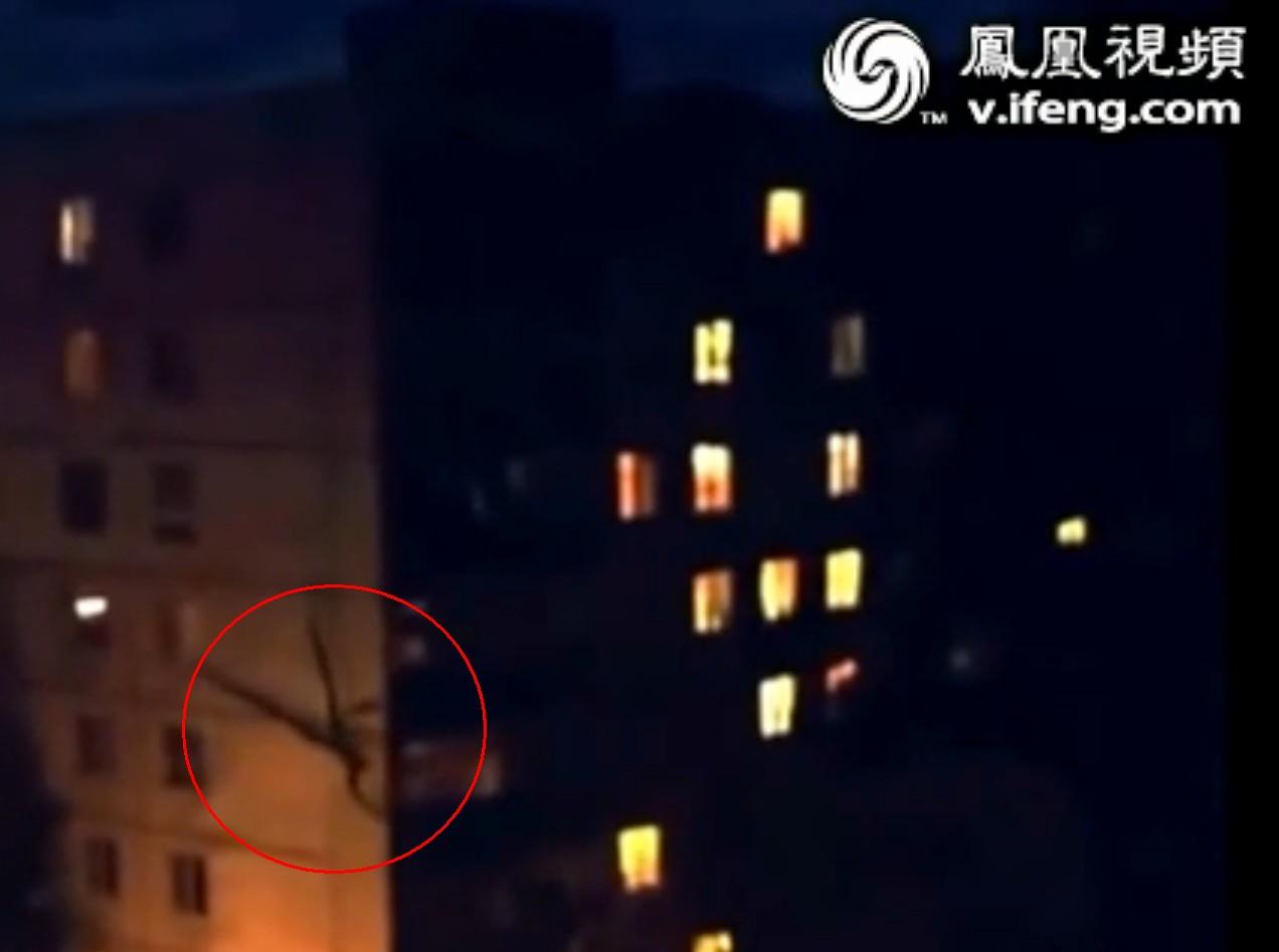 莫斯科惊现神秘人形不明爬行生物-手机凤凰网