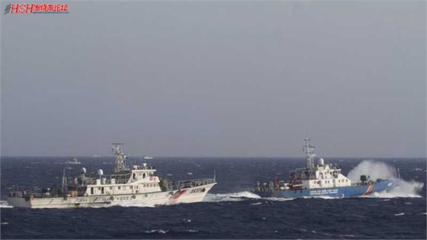 中国海警船驱逐越南船只