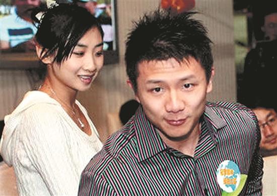 体育  昨日,体操名将,"吊环王"陈一冰与新娘单竞缇举行婚礼.