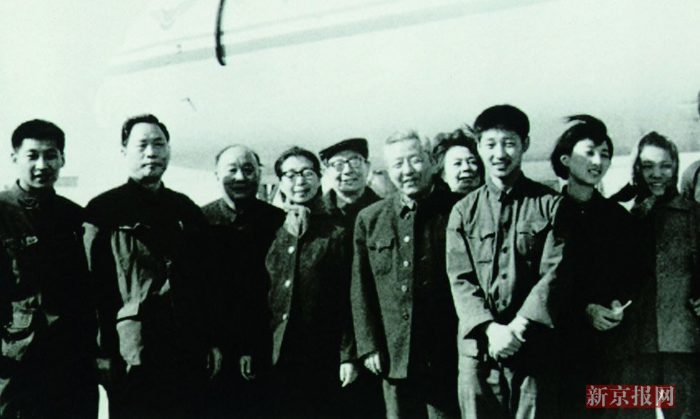 《<em>习</em>仲勋画传》出版 部分照片首次公开 - 4G视