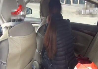 美国:一对夫妻在别人车顶车震被捕 朝警察吐口水