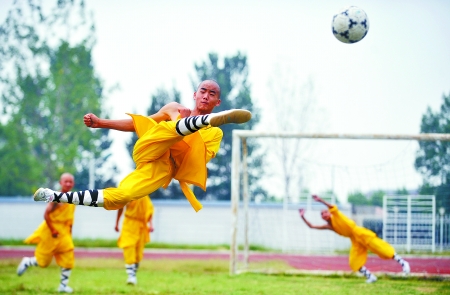 凤凰知道150423:中国影视剧里，足球为什么离不开功夫？