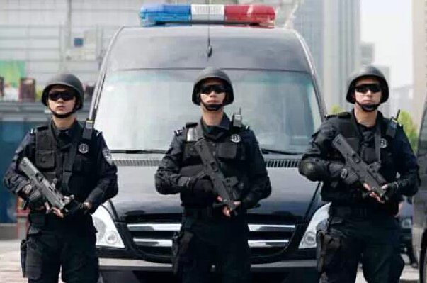 内地警察配枪调查:一年能有2次实弹射击已属不易