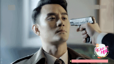 这两个角色居然是同一个人！