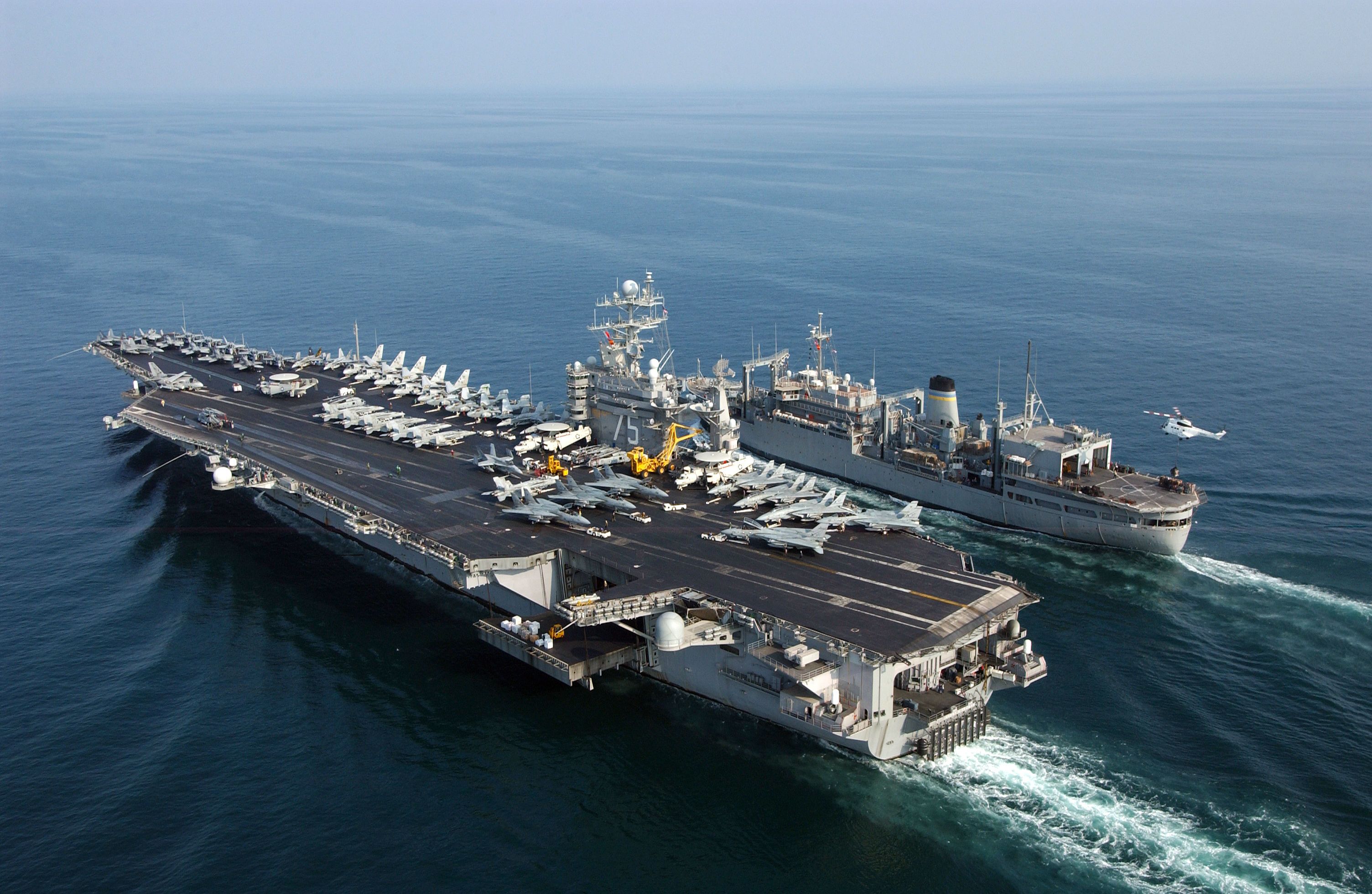 导弹打航母图片