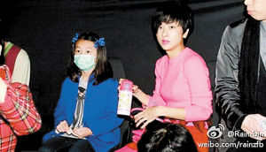 　　陈奕迅妻女台下观看。