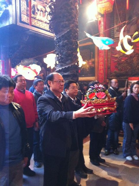 郑立中参拜大甲镇澜宫