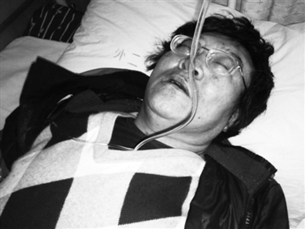 洪峰律师发的洪峰入院照片。（资料图片）