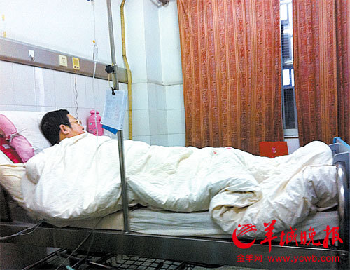 躺在病床上的刘某不愿面对媒体