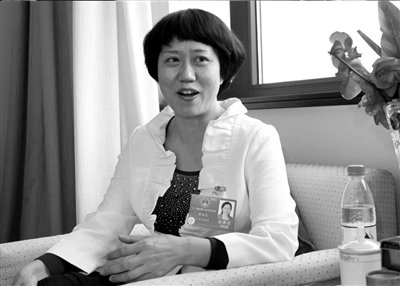 黄细花:老公叮嘱我要低调、低调、再低调