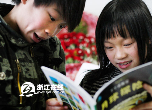 兰溪兔唇兄妹各项指标正常 哥哥看书妹妹跳舞