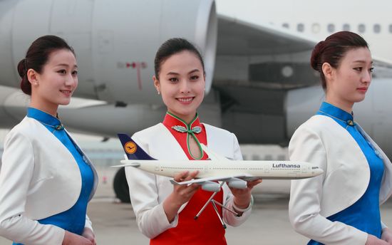 中韩德三国<em>空姐</em>大比拼 制服诱惑各领<em>风骚</em>(图)_