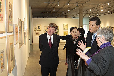 驻英国大使刘晓明访问伦敦艺术大学中央圣马丁