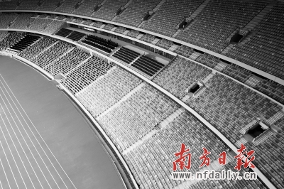 龙岗区内社区体育设施人气火爆，但部分大运场馆人气冷清。周游 摄