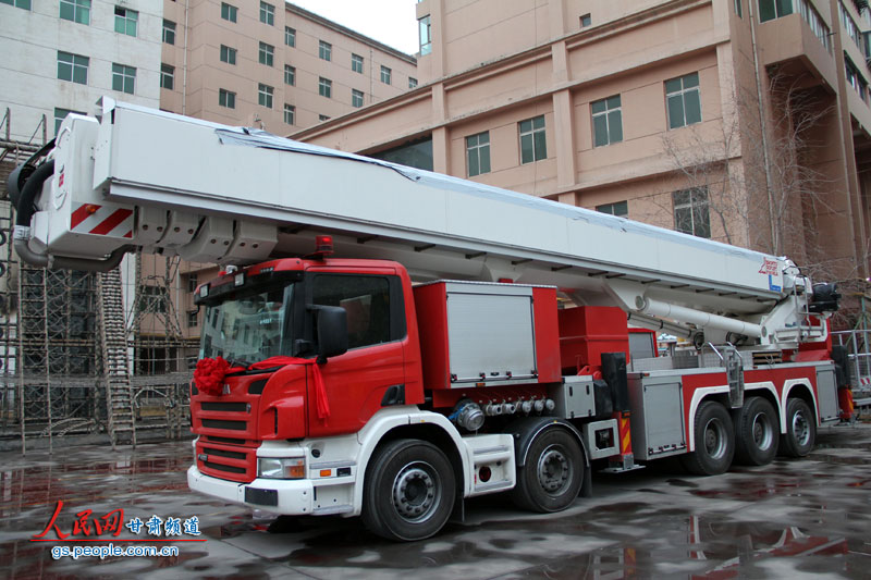 博浪涛90米云梯消防车主要用于高层建筑火灾