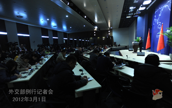 中国外交部发言人洪磊举行例行记者会