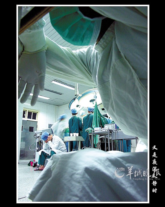 外科医生用照片讲述手术室里的故事
