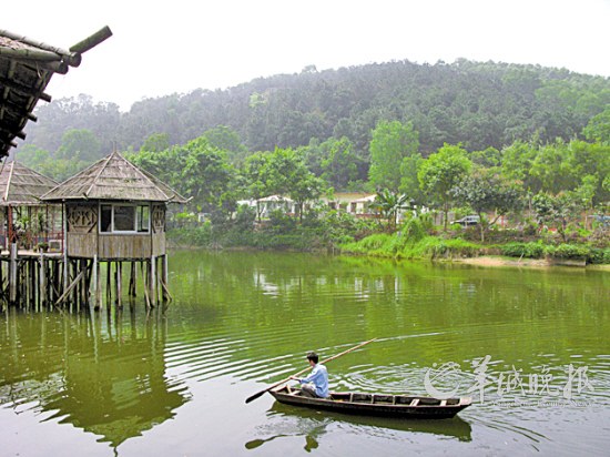 逮着一只海军陆战队式的青头鸭，可不容易，划船，渔兜，又套又勾