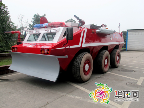 重庆造首款轮式装甲消防车服役特勤支队。重庆消防总队供图 华龙网发