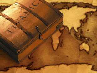 随着3D版《泰坦尼克号》电影正式在国内上映,相关衍生产品在网上热销。图为网上热销的3D雕刻沉船打捞木盒。