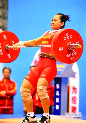 全国举重赛:欧阳晓芳超世界纪录