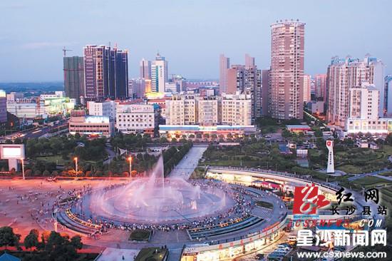 板仓路与开元路交会处的星沙文化广场作为星沙地标，积聚了最充足的人气。