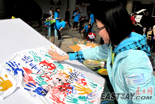 申城飘扬蓝丝带 市民对自闭症认知程度逐步提