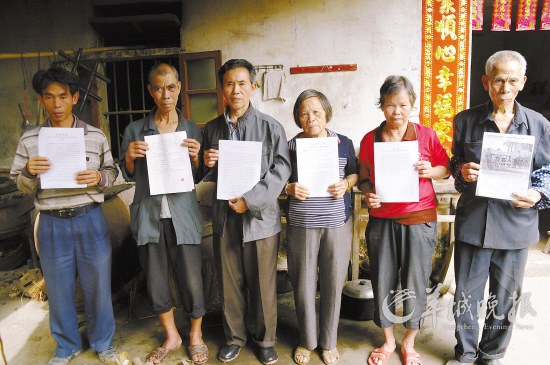 联名举报的部分失地村民，有的上访已达18年