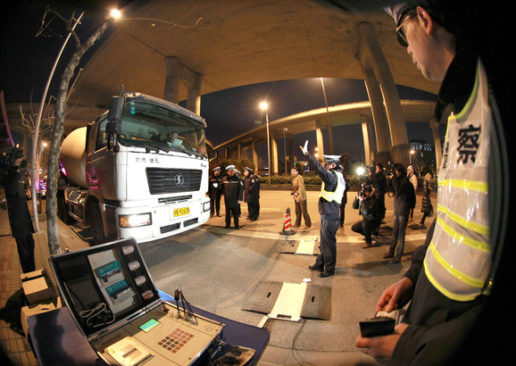 常熟撞车大巴司机吸毒 毒驾入刑势在必行?