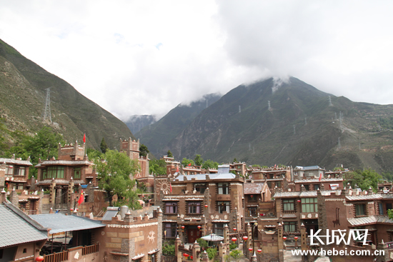 羌寨全貌。长城网 赵晓慧 摄