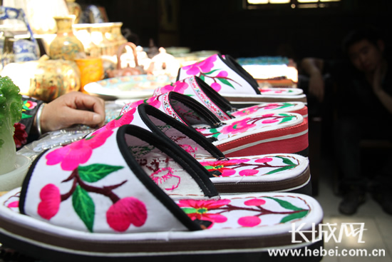 羌绣作品。长城网 赵晓慧 摄