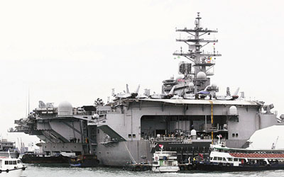 2007年3月7日,美军航母里根号访港。