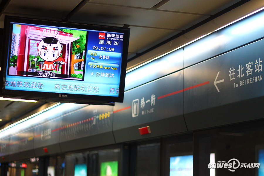 西安地铁2号线延误，早9时列车恢复运行。记者 贺桐 摄