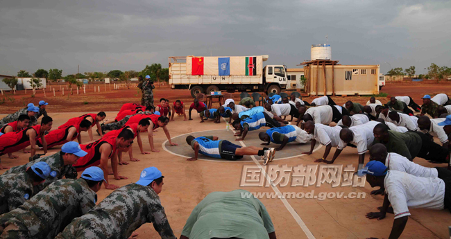 赴南苏丹维和医疗队与肯尼亚维和部队共续友谊